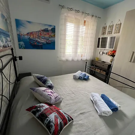 Blue House Apartment *